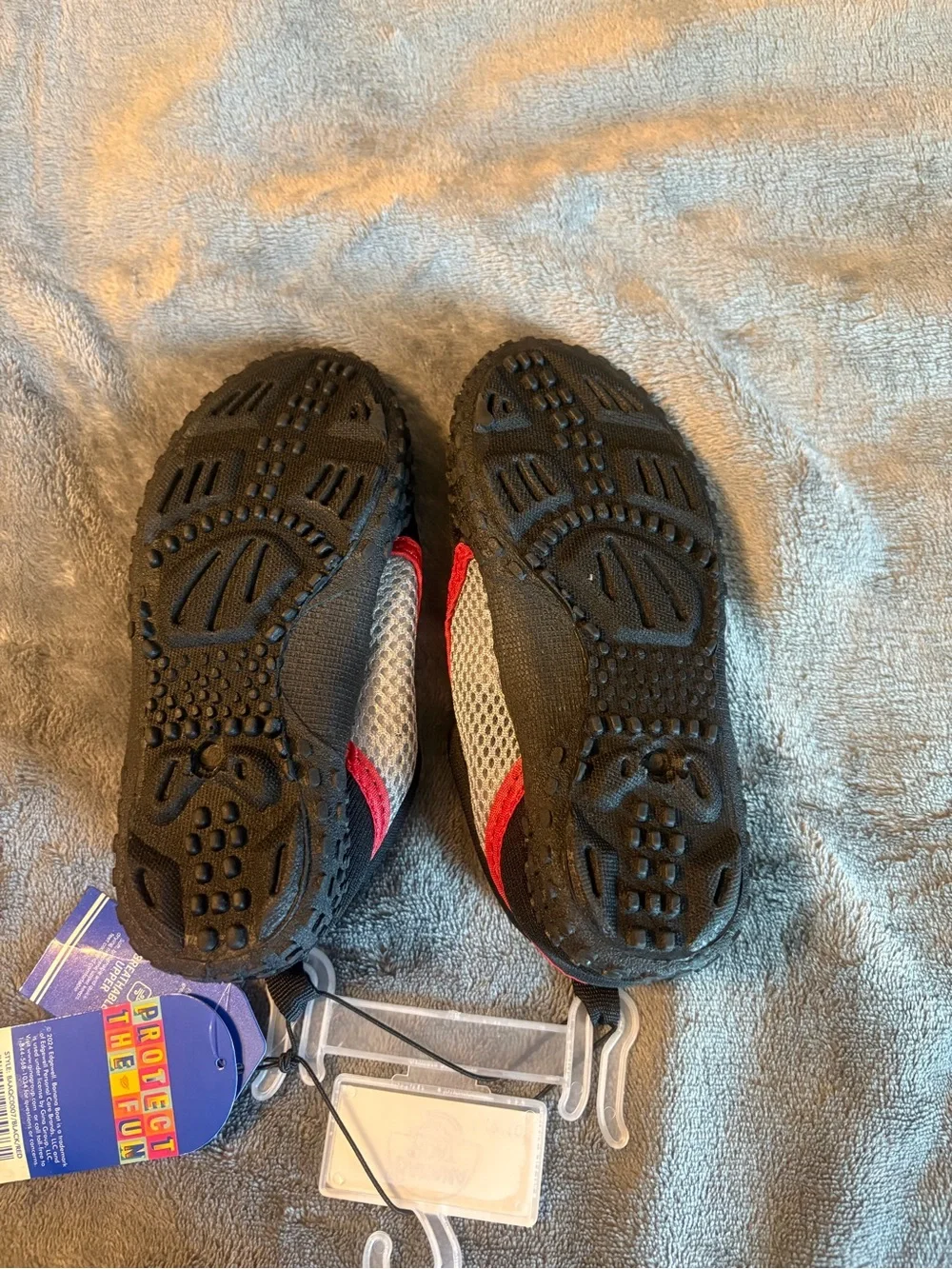 Banana Boat Kids Black and Red Water Shoes Size L (9/10)